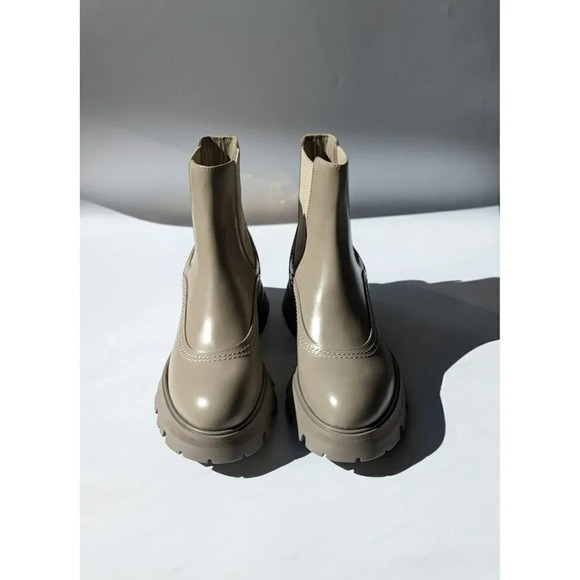 Alexander McQueen Women's Leather Chelsea Boots Size 38.5 C (MSRP $990) - Picture 3 of 12